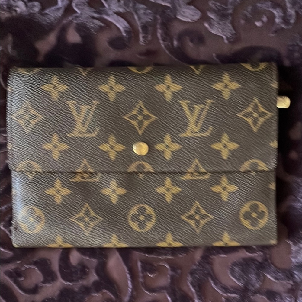 Authentic Louis Vuitton Monogram Clutch